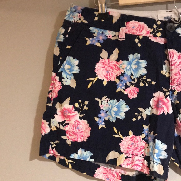 Old Navy Pants - 4 inch Shorts